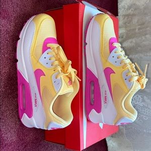 Never worn, Nike women’s air max 90.